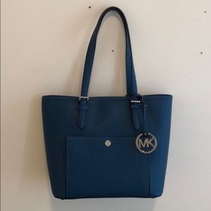 Jet Set Medium Snap Pocket Tote Bag